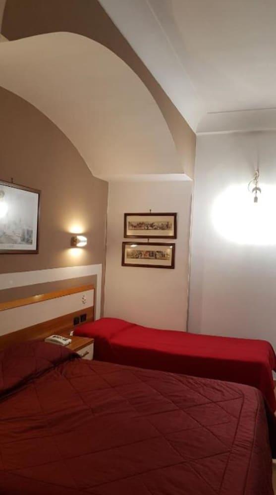 Hotel Mediterraneo - Room