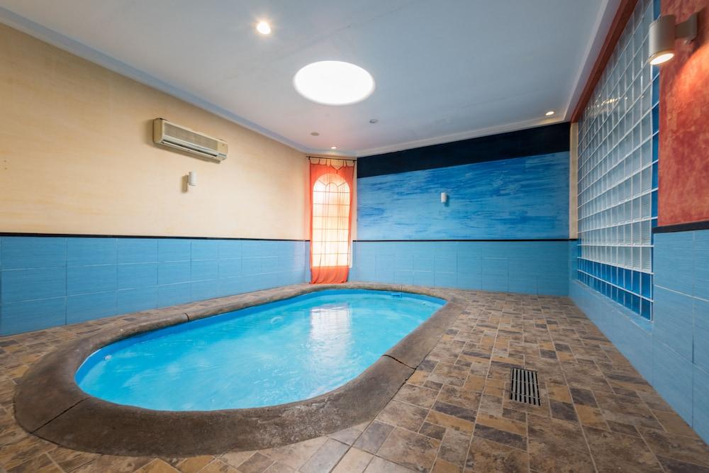 Wakan Luxury Villas And Suites - Indoor Pool