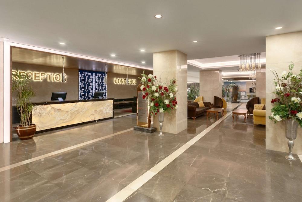 Ramada Resort by Wyndham Kusadasi - Lobby