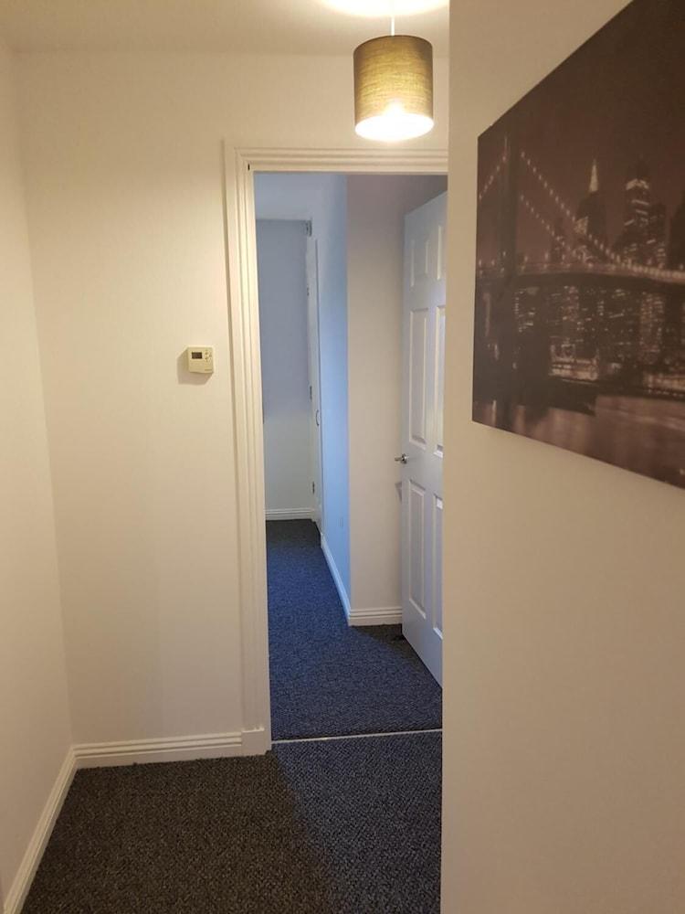 Bathgate Contractor and Business Apartment - Interior