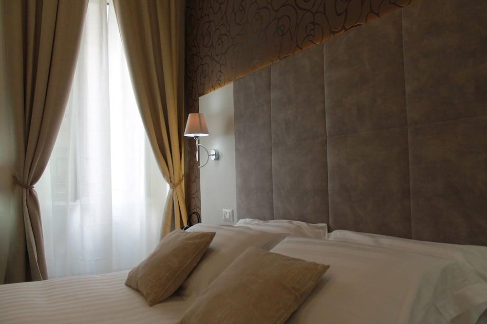 Elenoire Rooms & Suite - Room