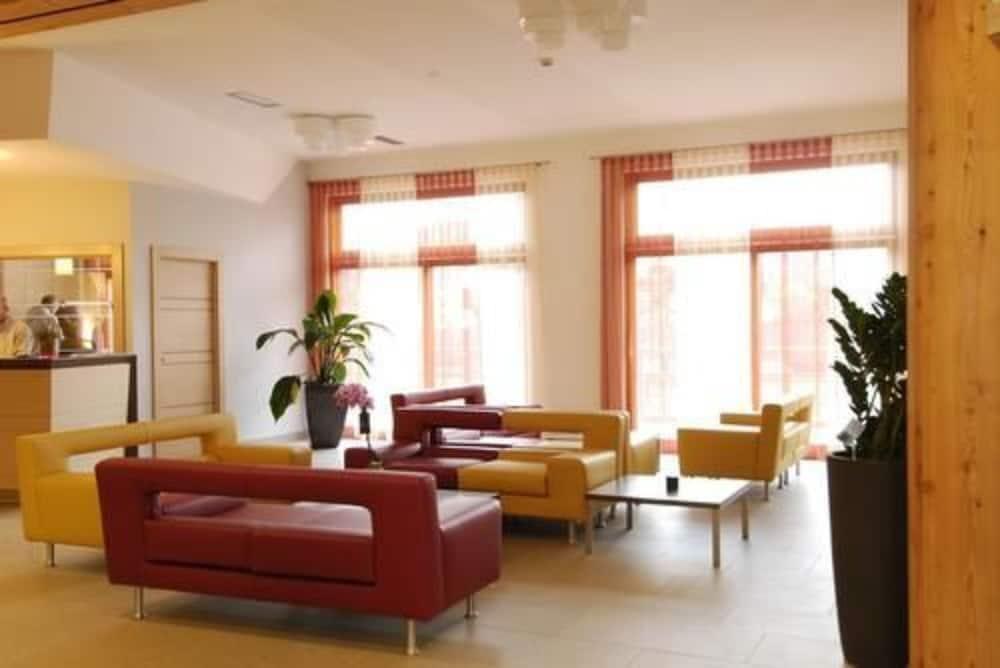 Garda Sporting Club Hotel - Lobby Sitting Area