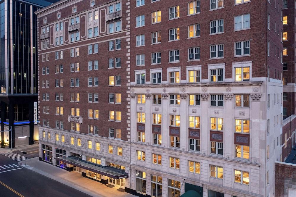 DoubleTree Suites by Hilton Hotel Detroit Downtown - Fort Shelby - Exterior