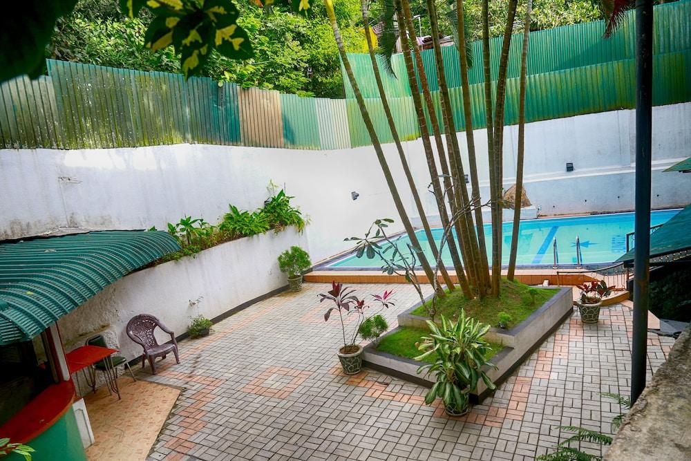 Hotel Sunrich Kandy - Outdoor Pool