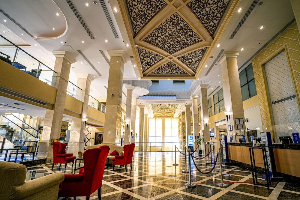 DoubleTree by Hilton Hotel Dhahran - Lobby Sitting Area