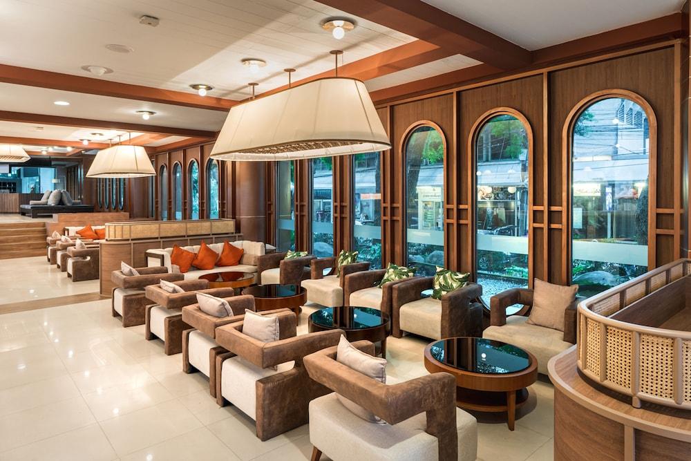A-One The Royal Cruise Hotel Pattaya - Lobby Sitting Area