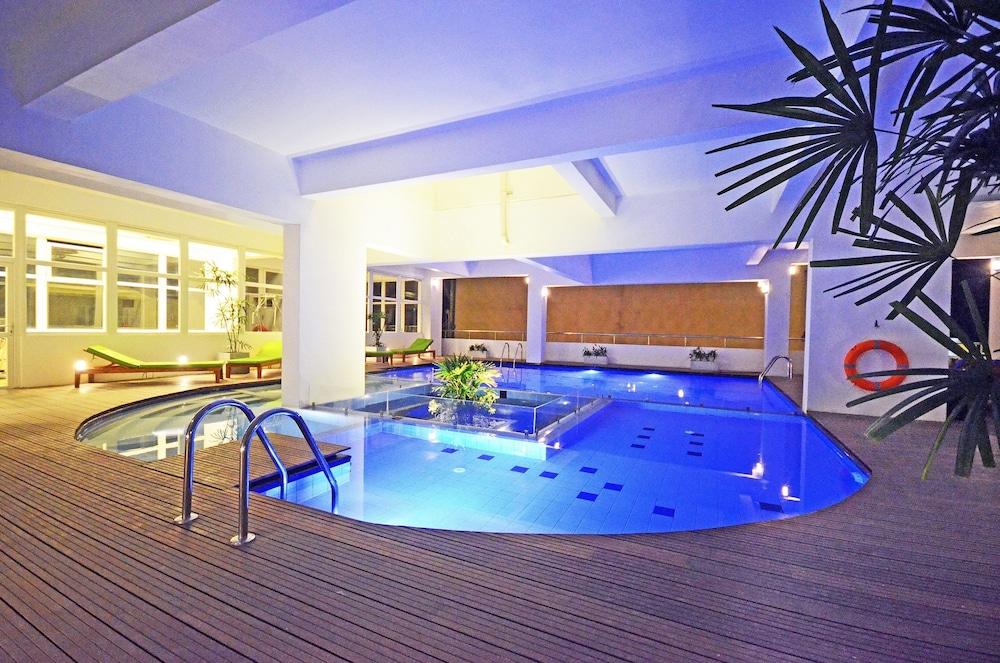 Ocean Edge Suites & Hotel Colombo - Pool