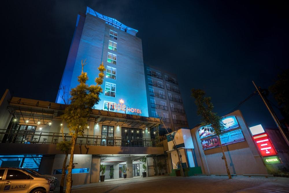 Maple Hotel Jakarta - Featured Image