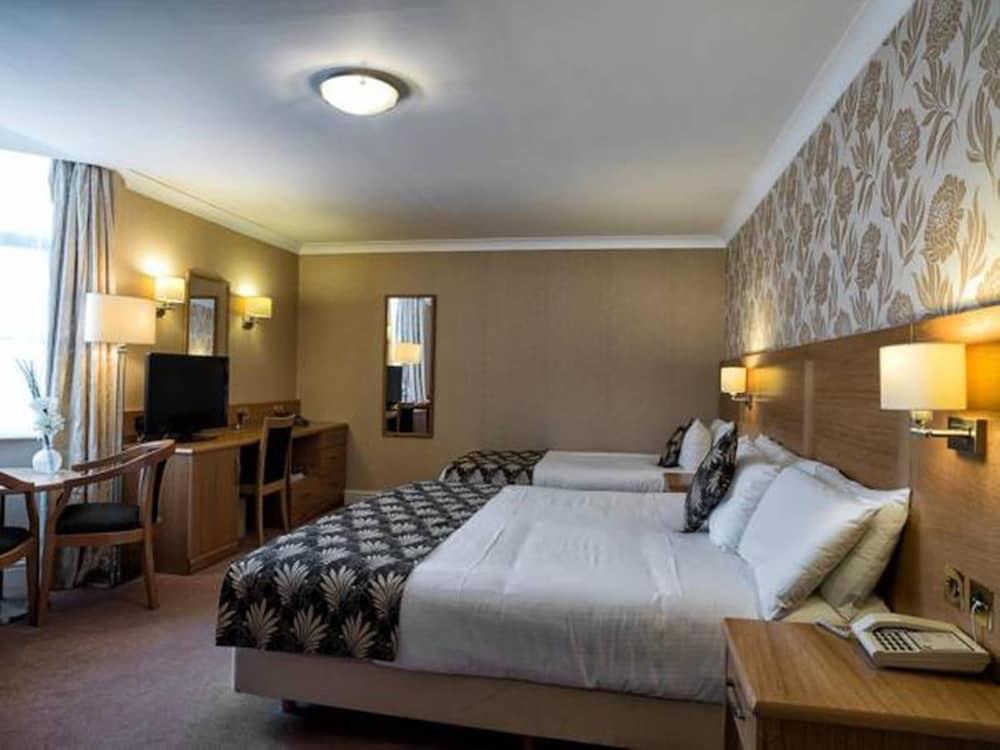 Weetwood Hall Conference Centre & Hotel - Room