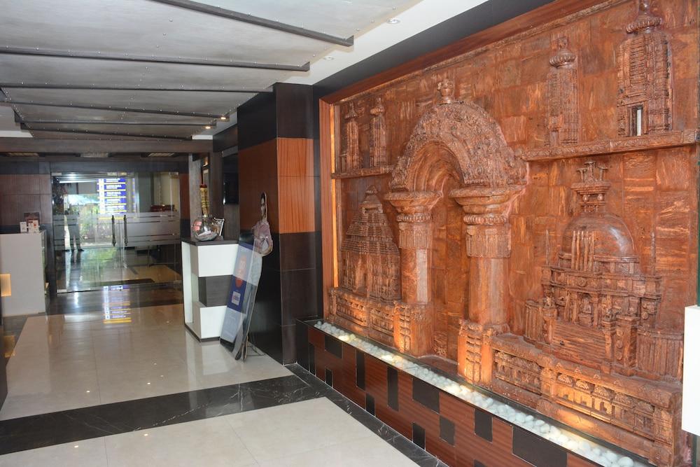 Hotel Pushpak - Interior Entrance
