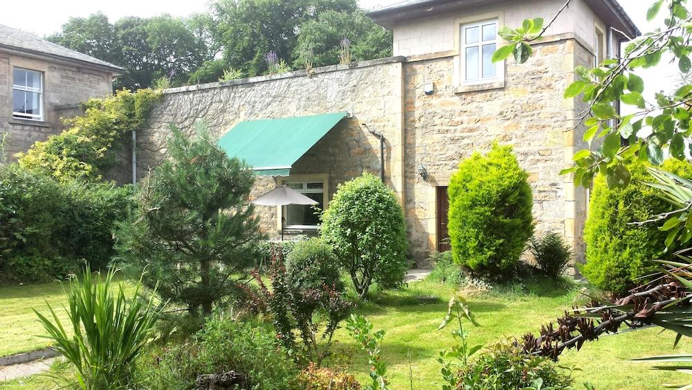 Darwin Cottage Self Catering in Elgin - Featured Image