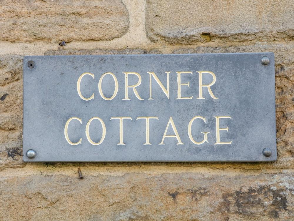 Corner Cottage - Interior