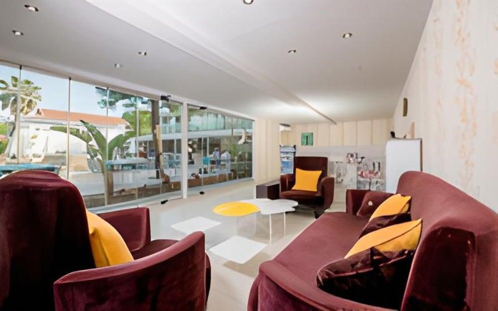 Clover Magic Altinkum Park Hotel - Lobby Sitting Area