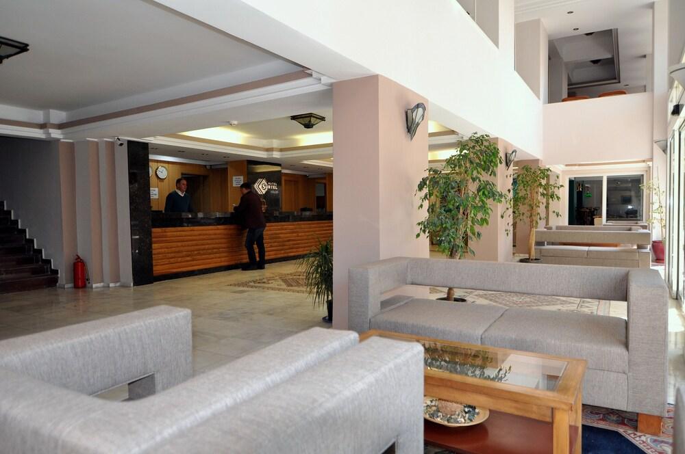 Surtel Hotel - Lobby Lounge
