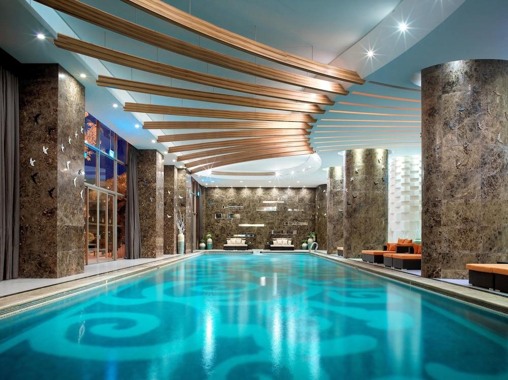 Mission Hills Resort Dongguan - Indoor Pool