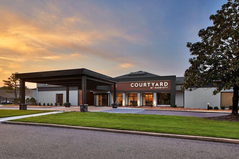 Courtyard by Marriott Memphis Airport - Featured Image