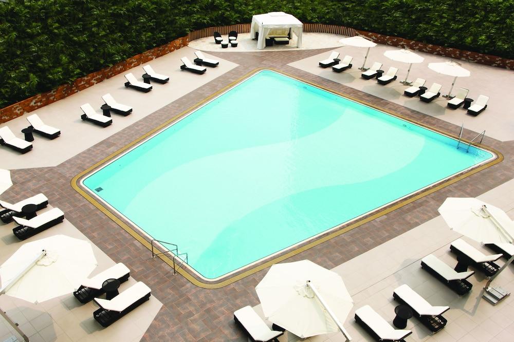 Panda Hotel - Outdoor Pool