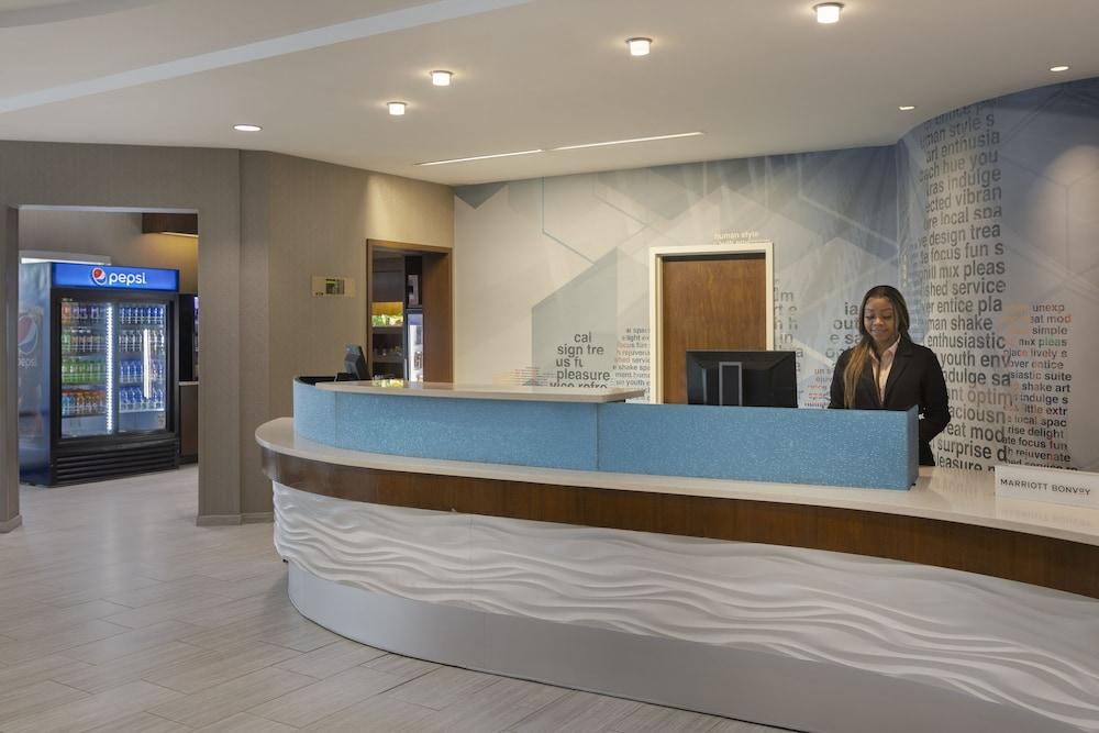 SpringHill Suites by Marriott Newark Liberty International - Lobby