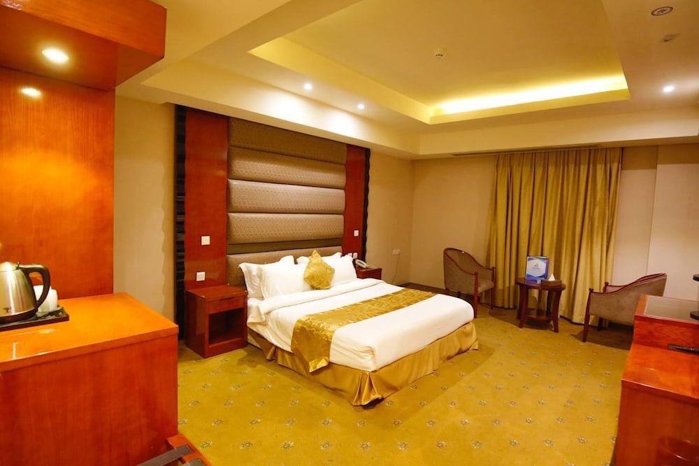 Sanam Hotel Suites - Room