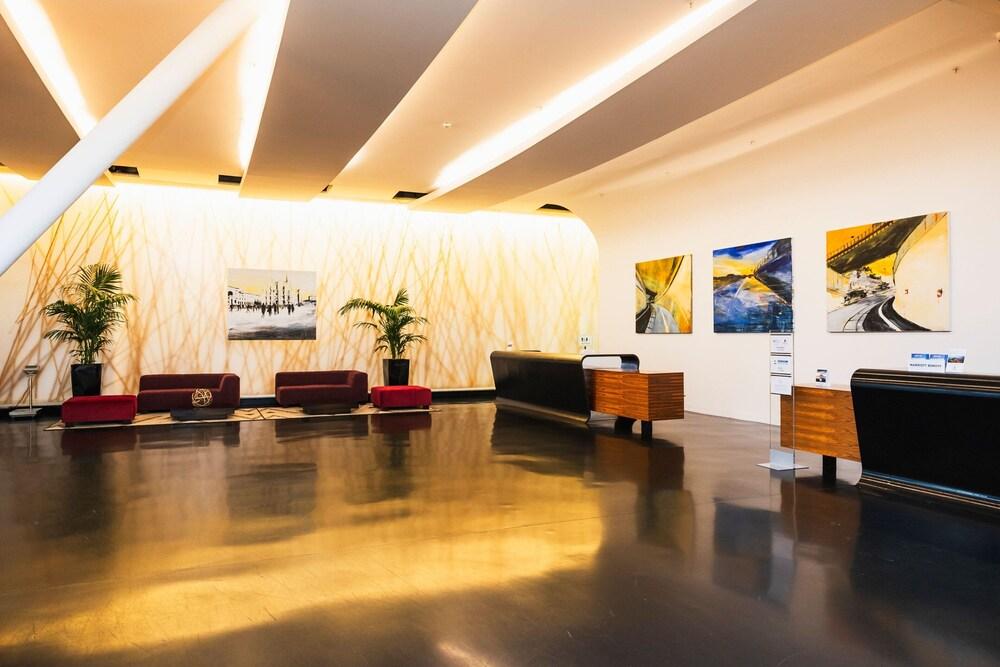 Sheraton Milan Malpensa Airport Hotel & Conference Center - Lobby