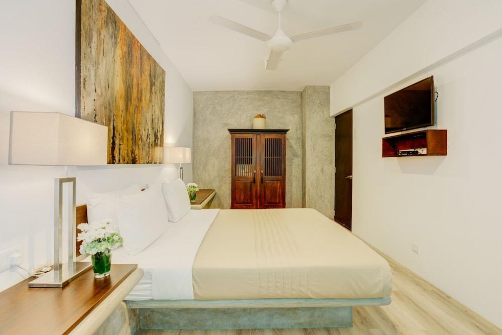 Taru Villas - Lake Lodge - Colombo - Room