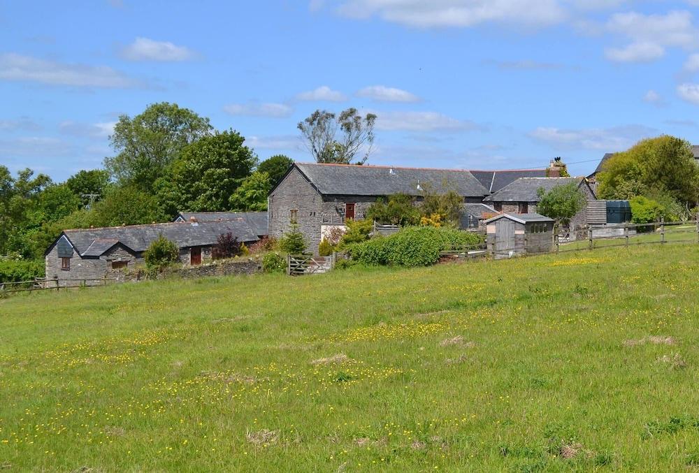 Delightful single storey barn with charming features near Looe - Exterior
