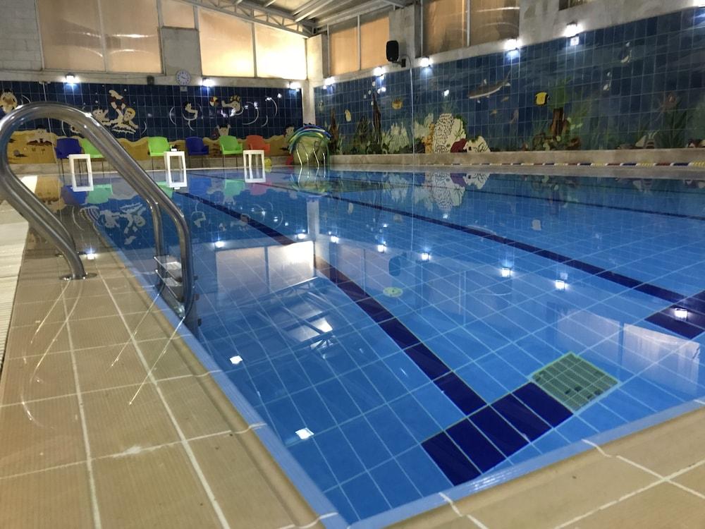 بادان سويتس - Indoor Pool