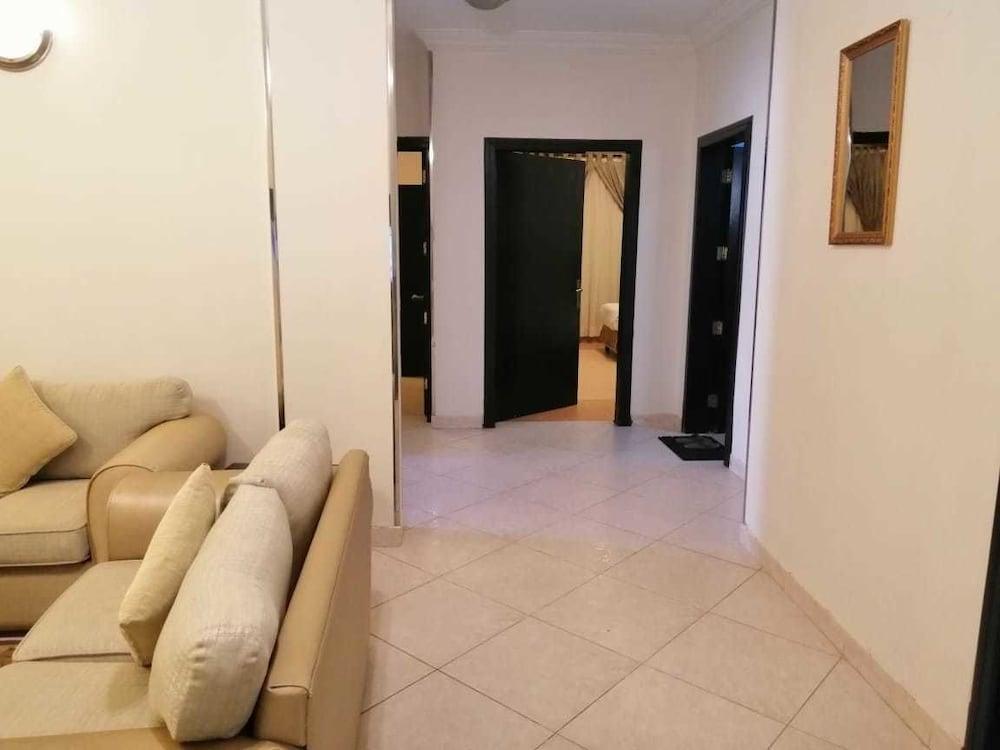 Sahat Al Bondoqia Furnished Apartments - Living Area