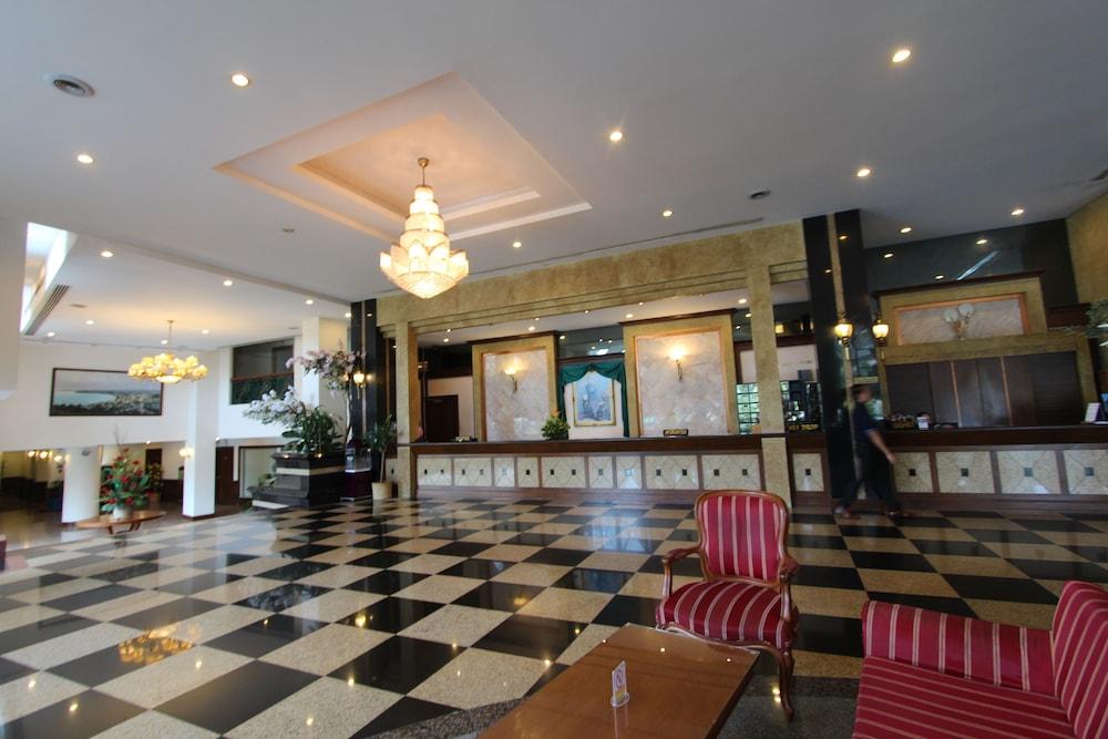 Camelot Hotel Pattaya - Interior Entrance