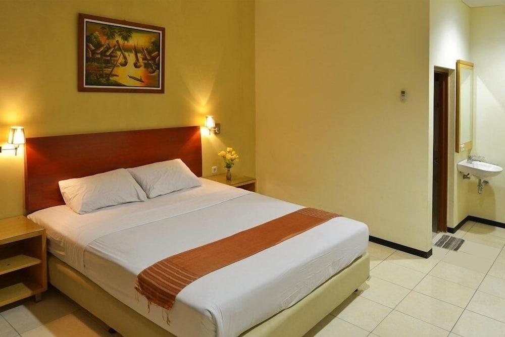 Hotel Kings Kudus - Room