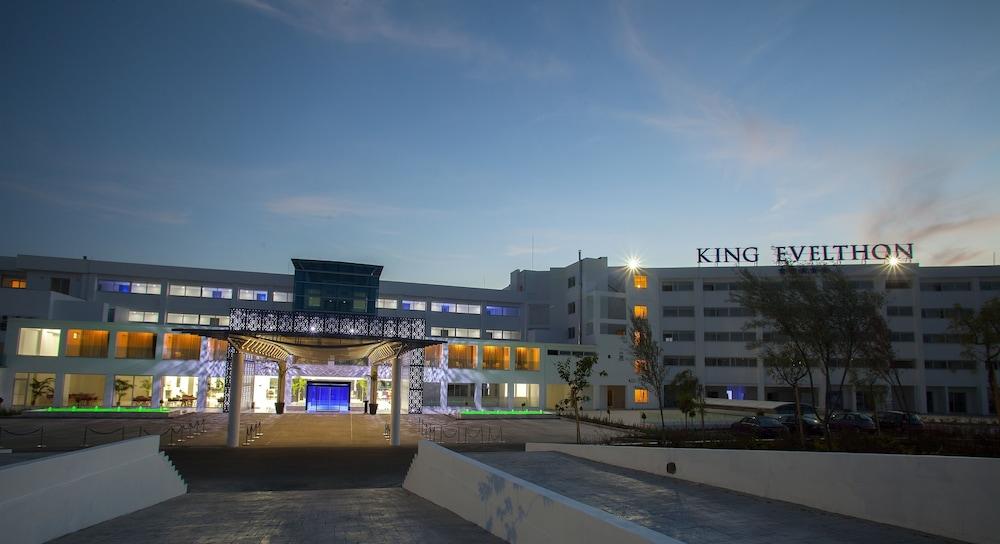 King Evelthon Beach Hotel & Resort - Exterior