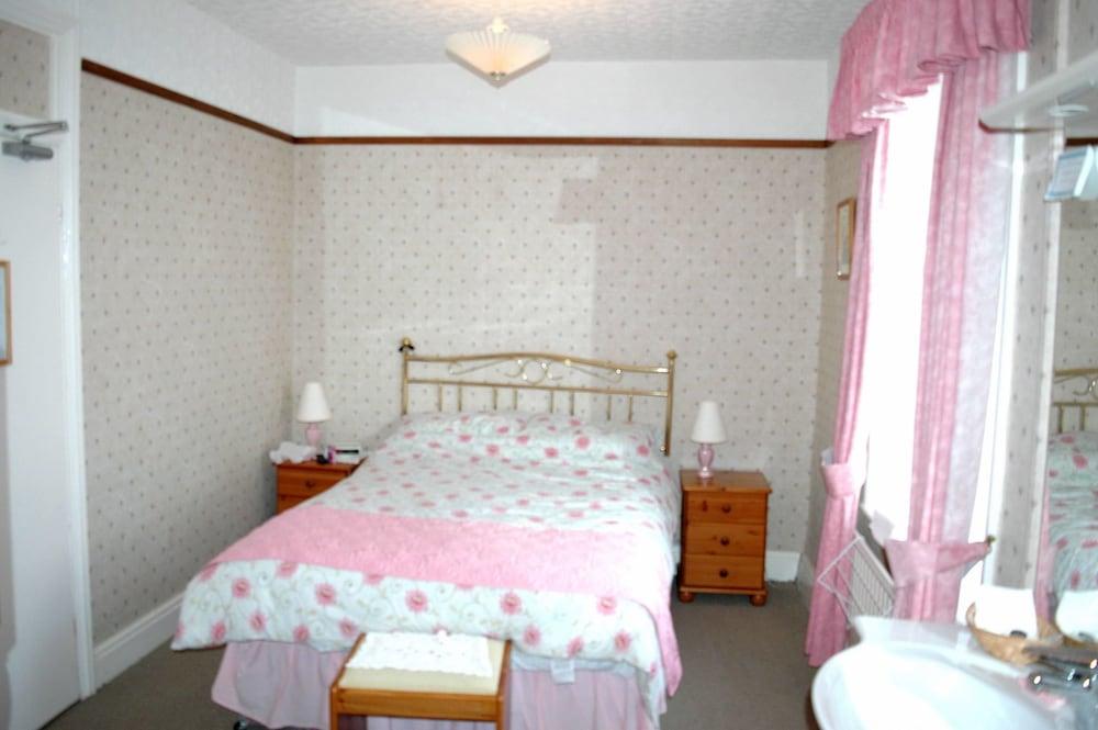 Athol Park Guest House - Room