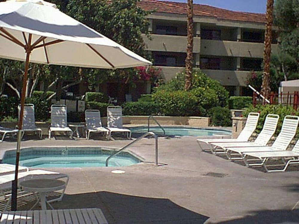 Hilton Palm Springs Resort - Exterior
