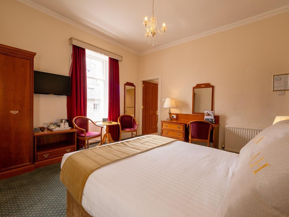 The Grant Arms Hotel - Room