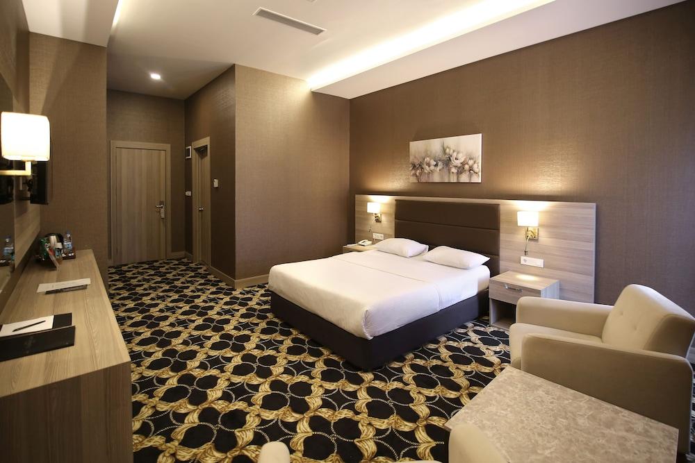 Hotel Excellence Inn - Room