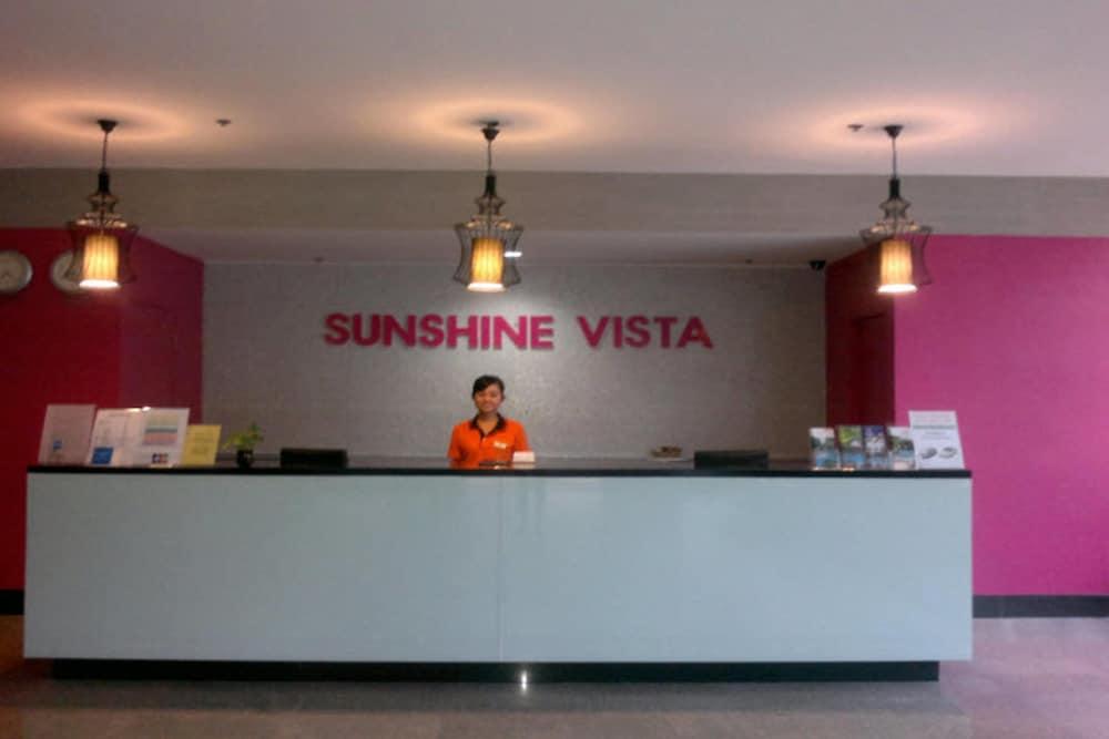 SUNSHINE VISTA - Reception
