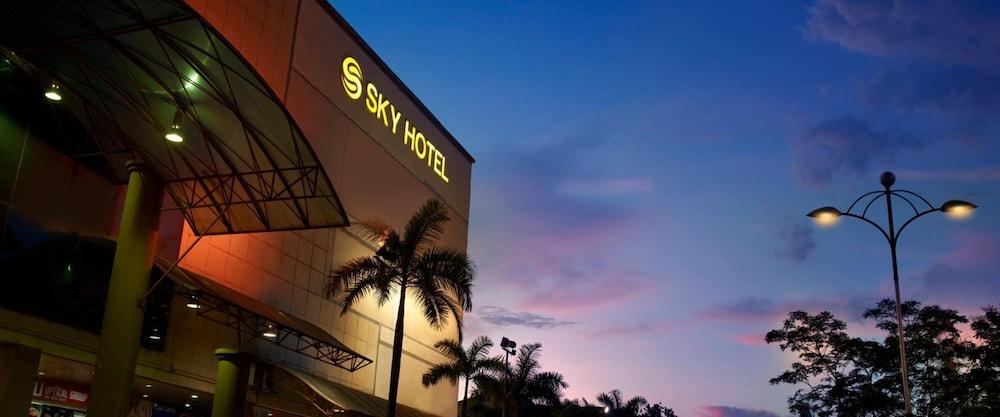 Sky Hotel Selayang - Exterior