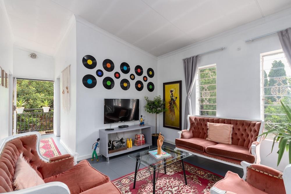 Stylish 2-bed Apartment in Centurion, Pretoria - Featured Image