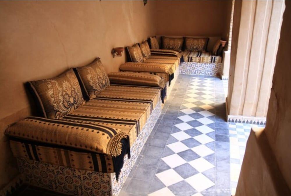 Riad Dar Dzahra - Lobby Sitting Area