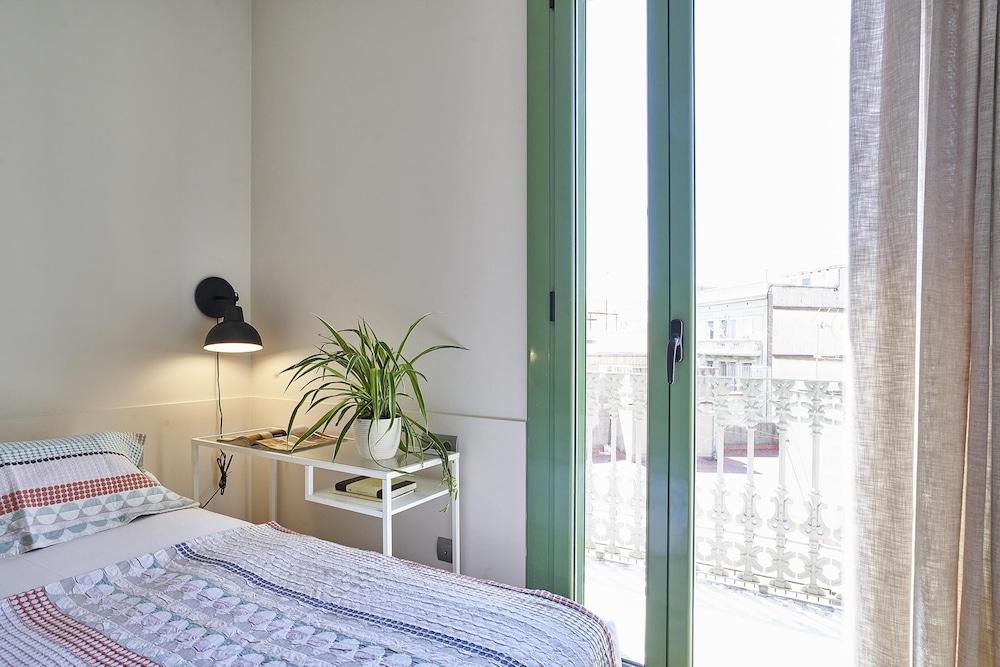 Barcelona Sants Station Apartments - Room