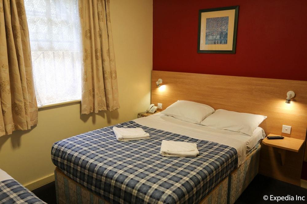 Colliers Hotel - Room