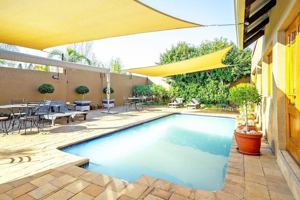 Afrique Boutique Hotel Oliver Tambo - Outdoor Pool