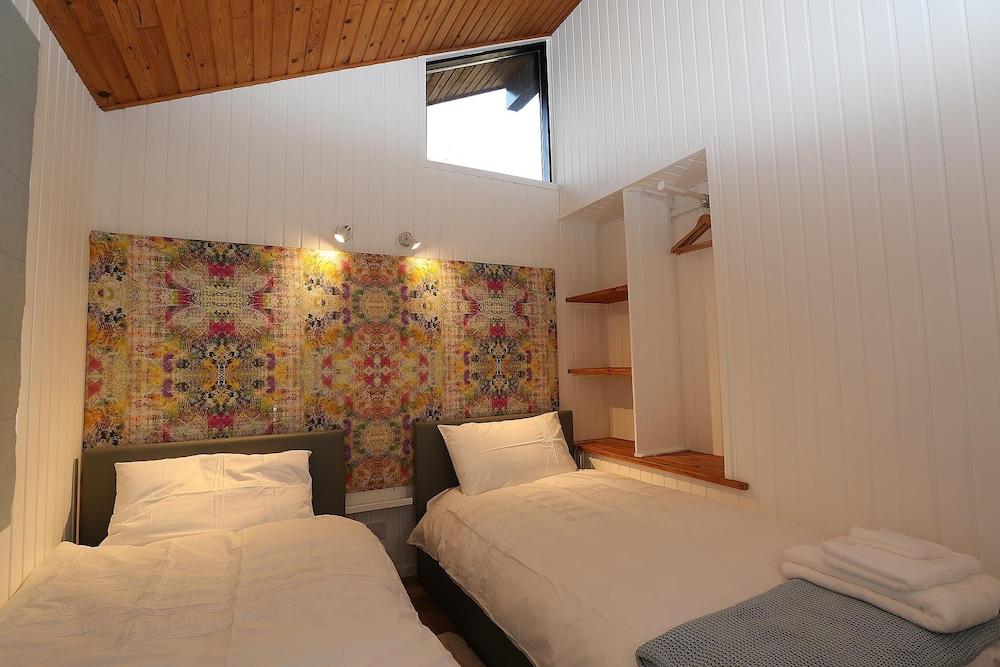 Cosy Modern Nordic Lodge w/ Loch View & Log Burner - Interior