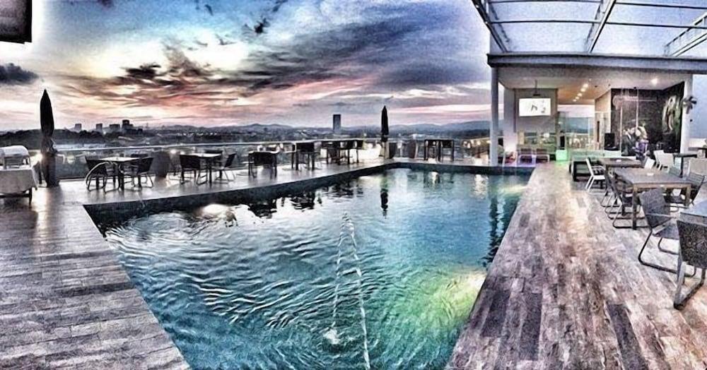 Amerin Hotel Johor Bahru - Outdoor Pool