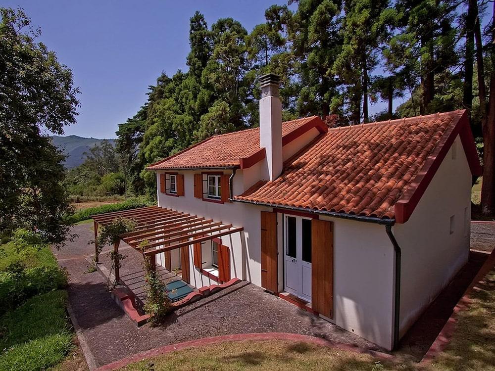 Beautiful Cottage in Santo Antonio da Serra With Pool - Featured Image