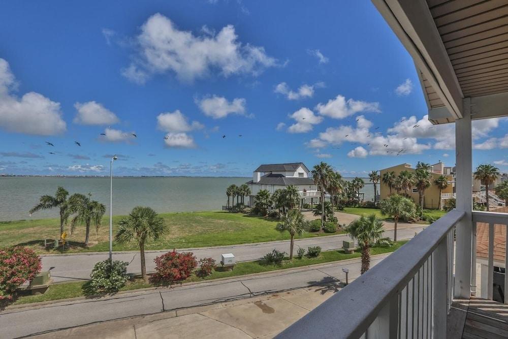 Tropical Oasis In Beautiful Galveston-tiki Island 3 Bedroom Home by RedAwning - Property Grounds