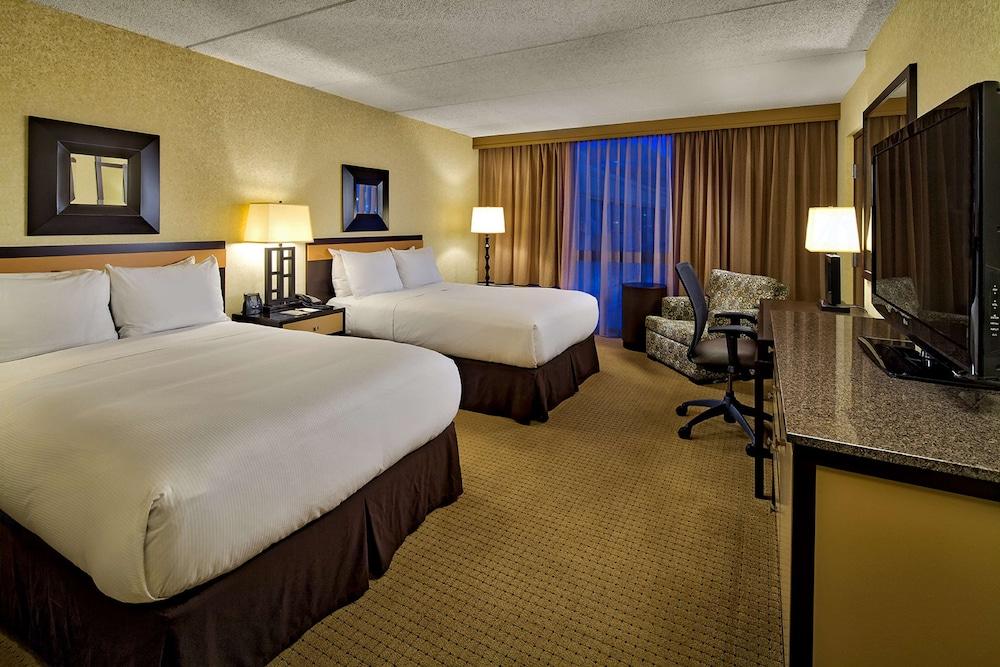 DoubleTree by Hilton Chicago - Arlington Heights - Room