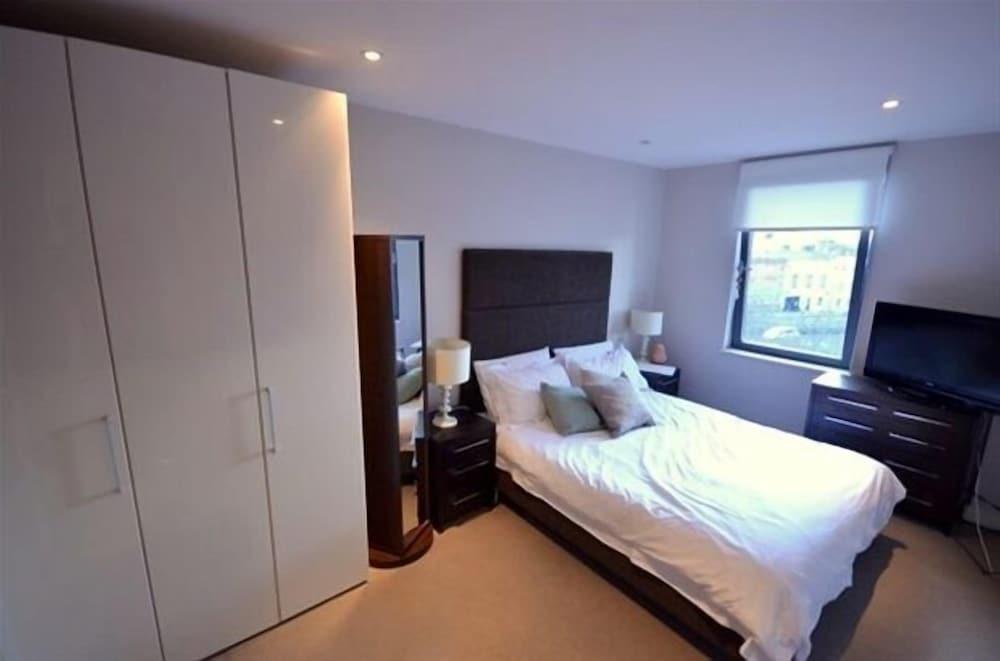 Belvedere Stratford City Edge Apartments - Room