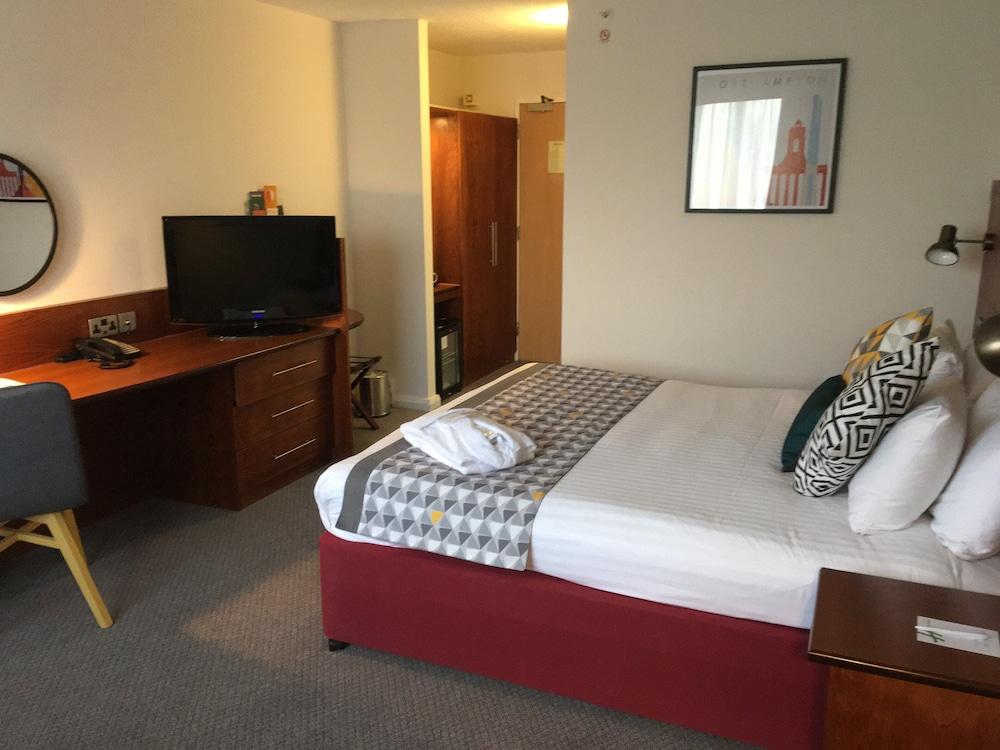 Holiday Inn Northampton, an IHG Hotel - Room