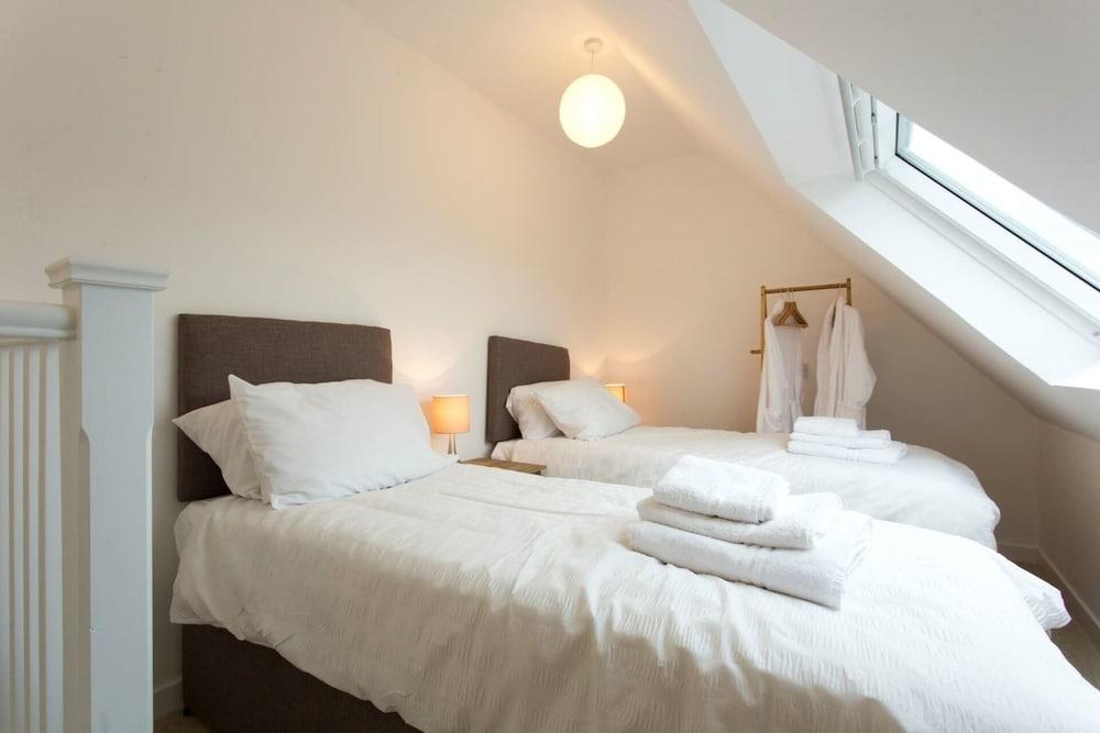 Remarkable 2-bed Apartment in Culross - Featured Image